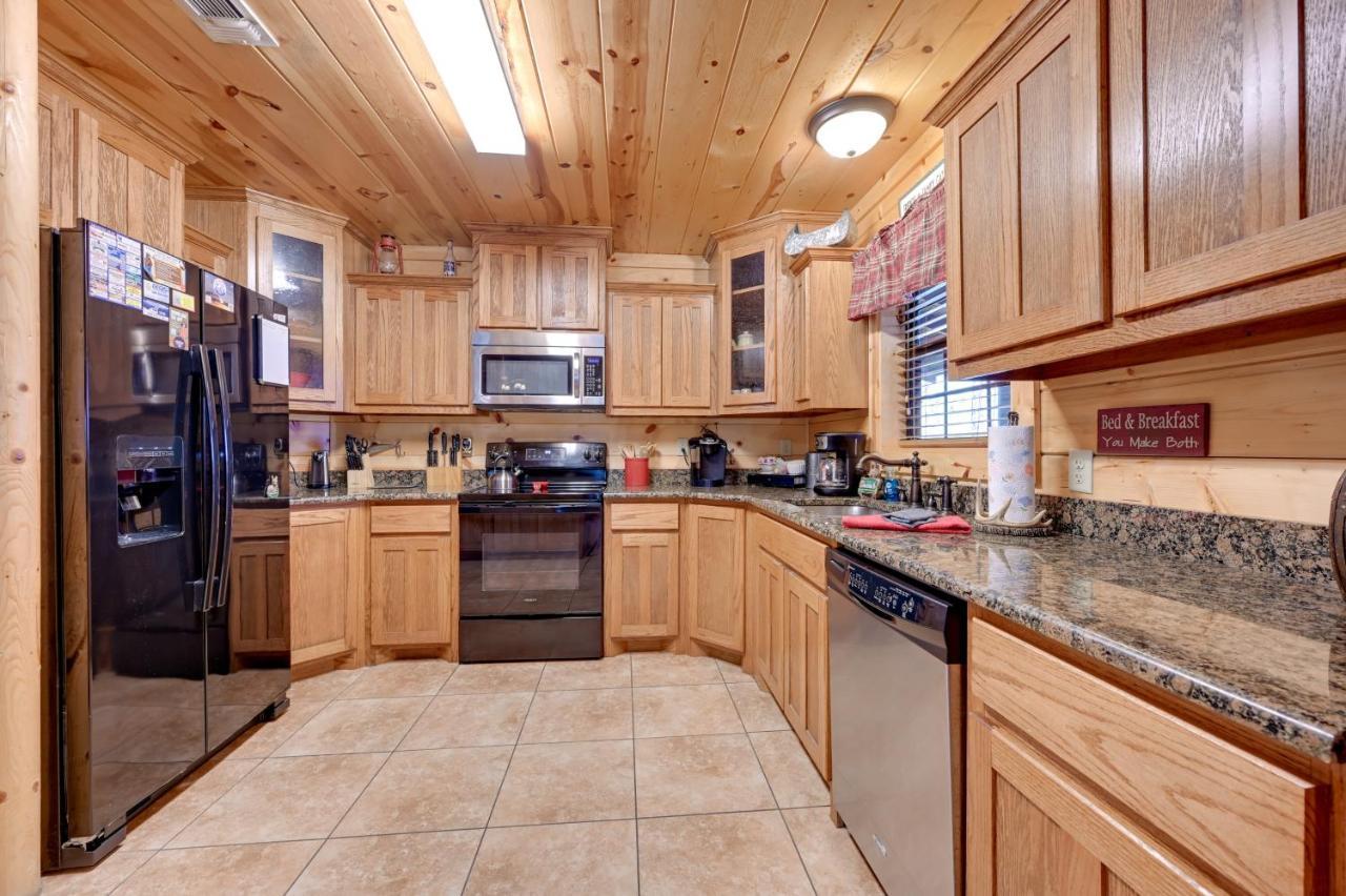 Broken Bow Cabin With Hot Tub And Deck - 4 Mi To Lake! Exterior photo