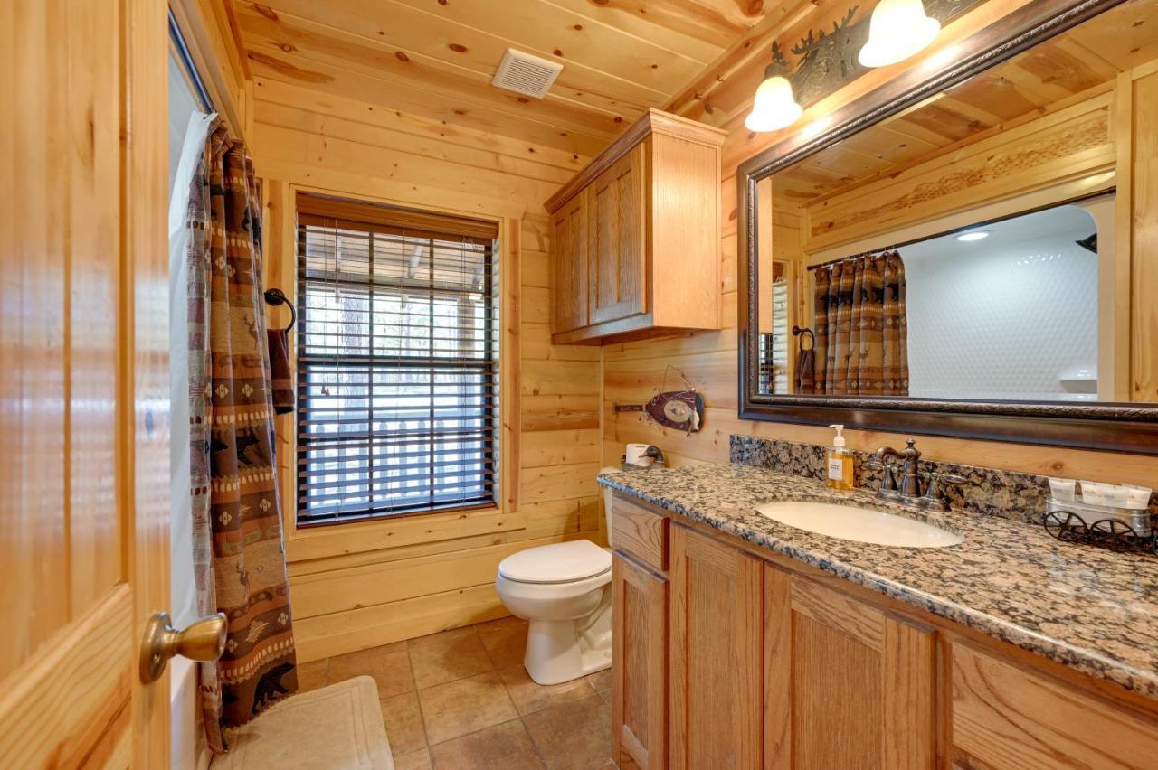 Broken Bow Cabin With Hot Tub And Deck - 4 Mi To Lake! Exterior photo