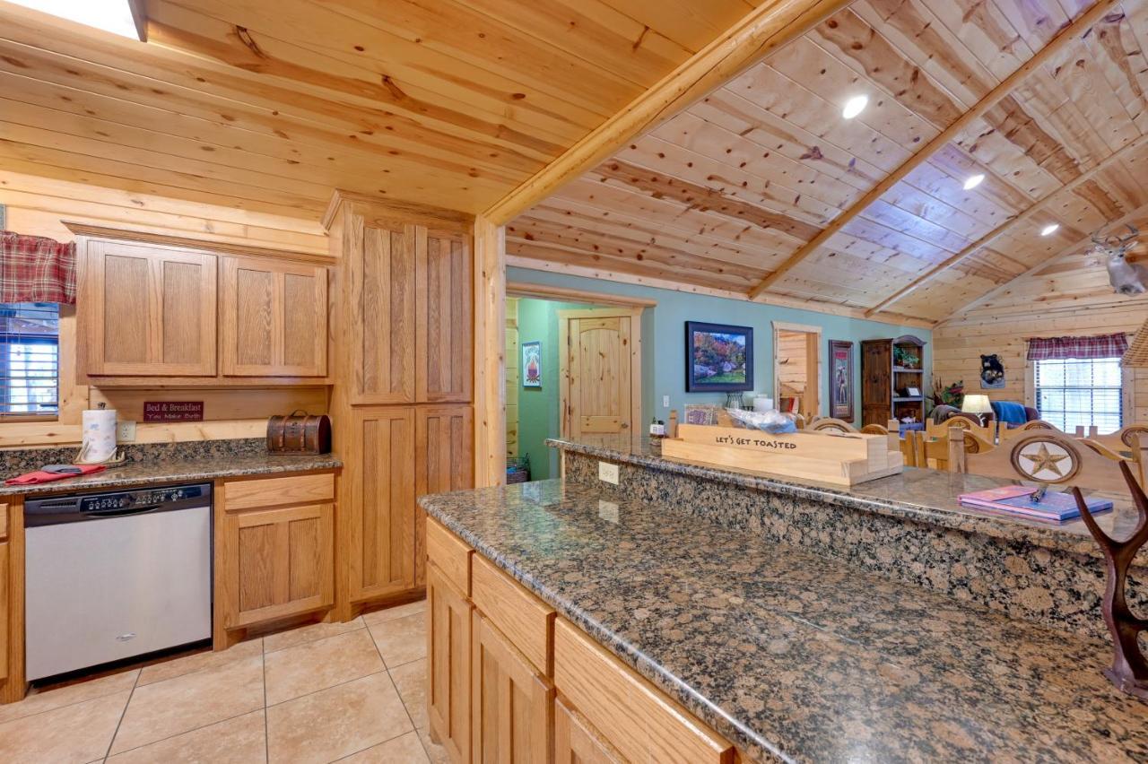 Broken Bow Cabin With Hot Tub And Deck - 4 Mi To Lake! Exterior photo